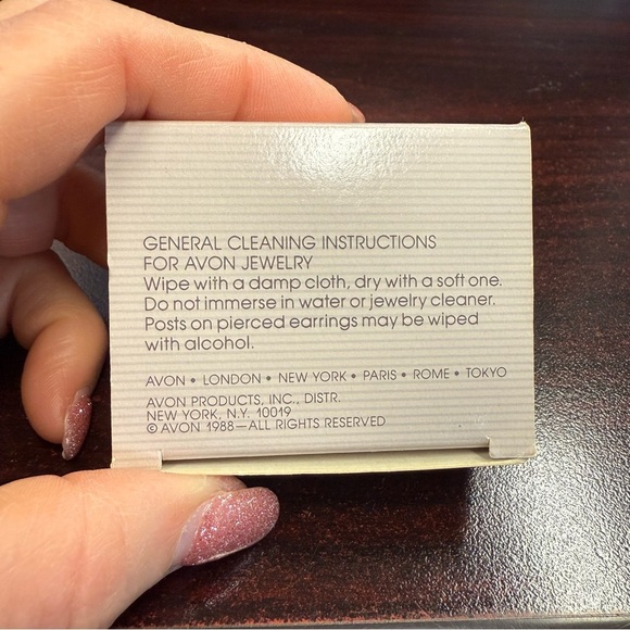 Avon vintage “Floral Garden” goldtone clip Earrings NIB 1988 - Picture 2 of 5